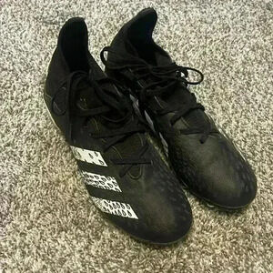 Like New Youth Adidas Predator Soccer Cleats - Size 4